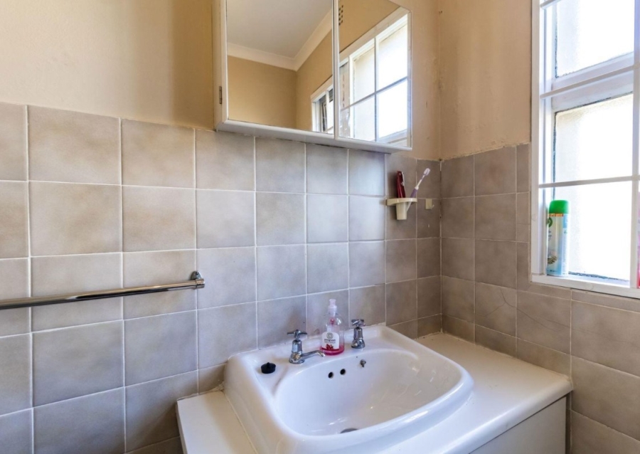 8 Bedroom Property for Sale in Middedorp Western Cape